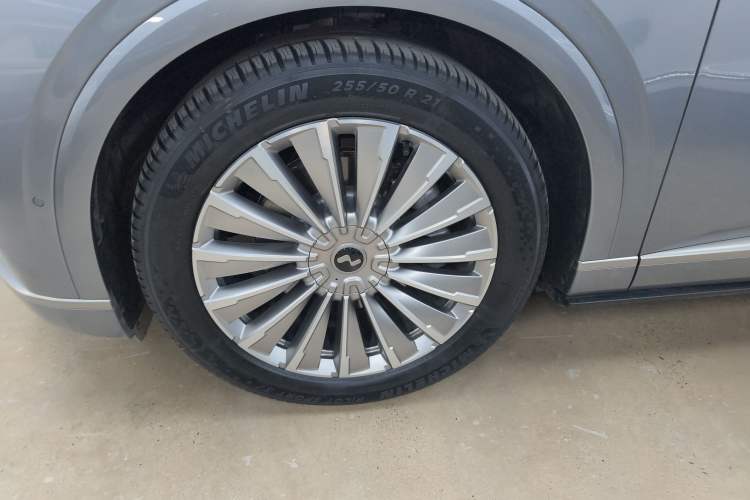 Used ONVO Luxeed L90 2025 Model—Ultra Six-Seater Version
