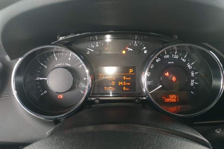Used Peugeot 3008 2015 2.0L Automatic Classic Edition Instrument Cluster