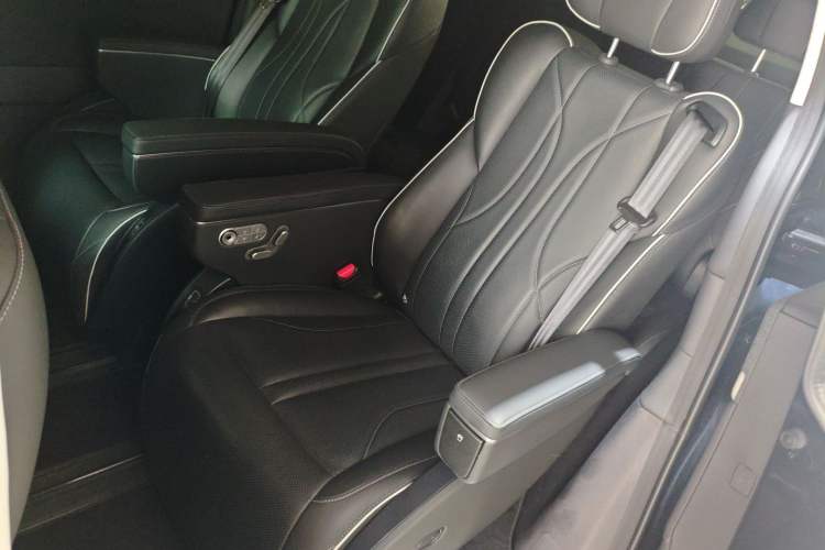 Used XPeng X9 2024 702 Ultra-Long Range Pro
