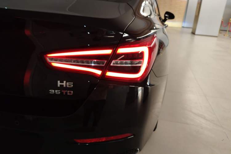 Used Hongqi H5 2022 Classic Model Facelift 1.8T Automatic Smart Connect Flagship Edition