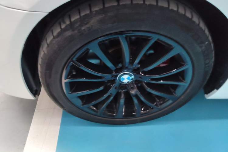 Used BMW 5 Series 2014 525Li Luxury Design Package Exterior 4