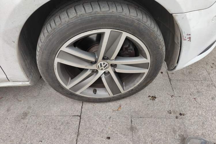 Used Volkswagen FAW-Volkswagen CC 2015 2.0 TSI Luxury Model Right Front Wheel Hub