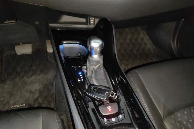 Used Toyota IZOA 2018 2.0L Yichi Version China VI Standard