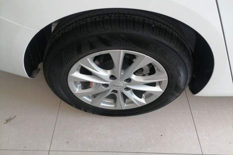 Used Roewe i5 2026 Model 1.5L Manual Comfort Version Right Rear Wheel Hub