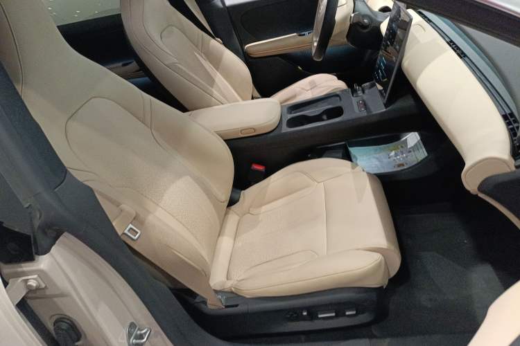 Used Nio ET5 2024 75 kWh Right Front Seat