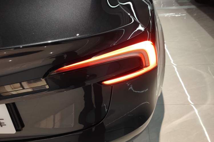 Used Tesla Model 3 2023 Rear-Wheel-Drive Version Exterior 3