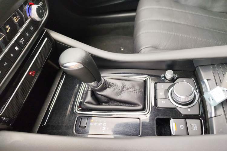 Used Mazda Atenza 2020 2.0L Blue Sky Luxury Edition Gear Lever