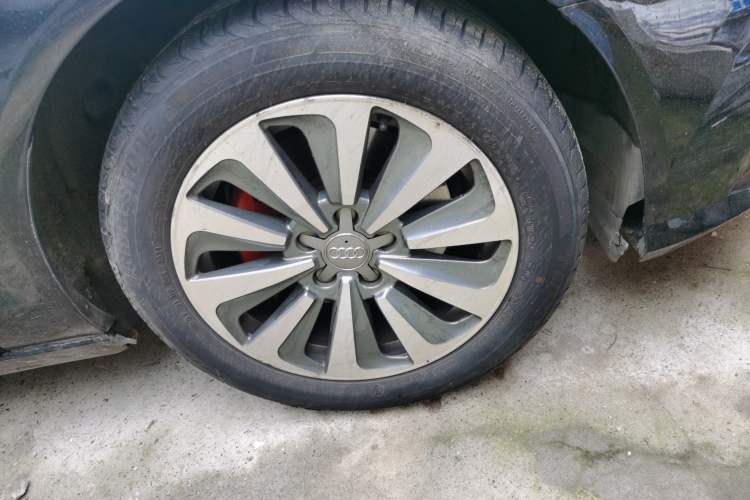 Used Audi A6L 2014 TFSI Standard Model Right Front Wheel Hub