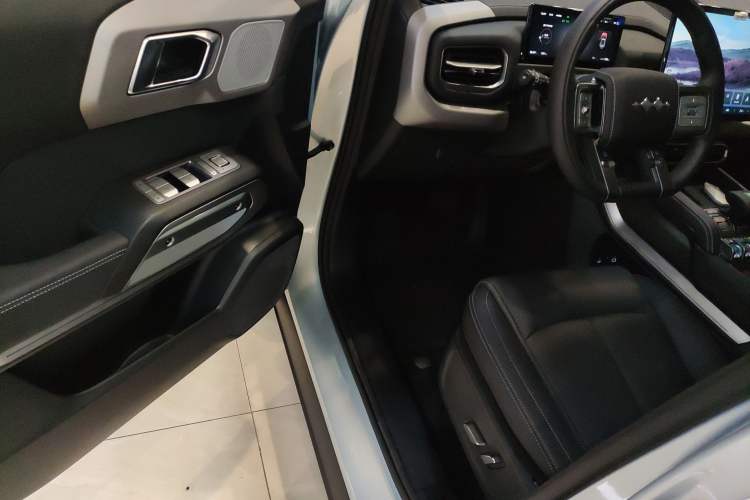 Used Formula Leopard Titanium 3 2025 501 km All-Wheel Drive Intelligent Driving Max Edition