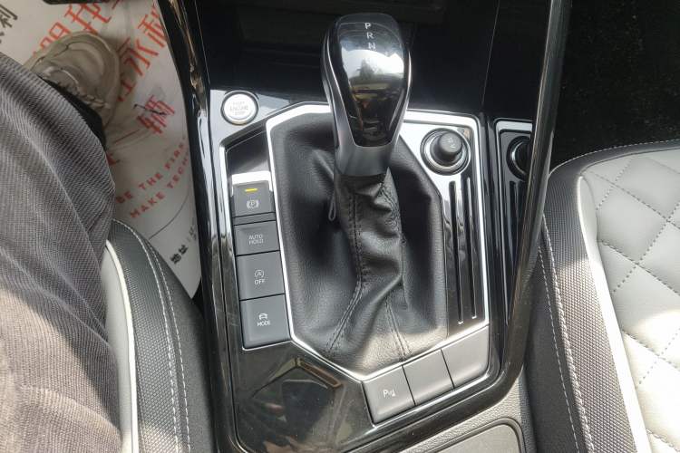 Used Volkswagen Tayron 2023 300TSI Two-Wheel-Drive Luxury Plus Advanced Edition Gear Lever