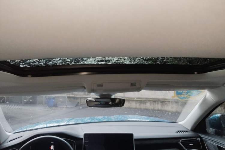 Used Volkswagen Tayron 2023 280TSI Two-Wheel-Drive Luxury Plus Advanced Version Headliner