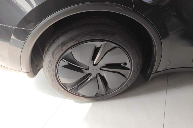 Used Tesla Model Y 2025 Rear-Wheel-Drive Version
