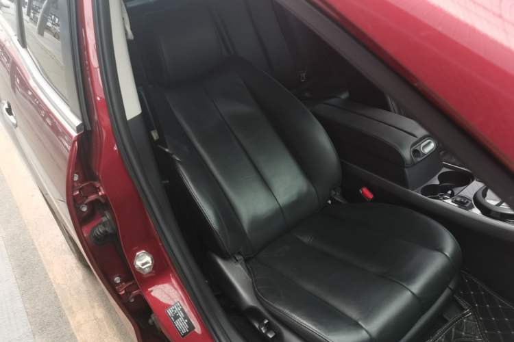 Used Mazda CX-7 2014 2.3T Smart All-Wheel Drive Supreme Edition Right Front Seat