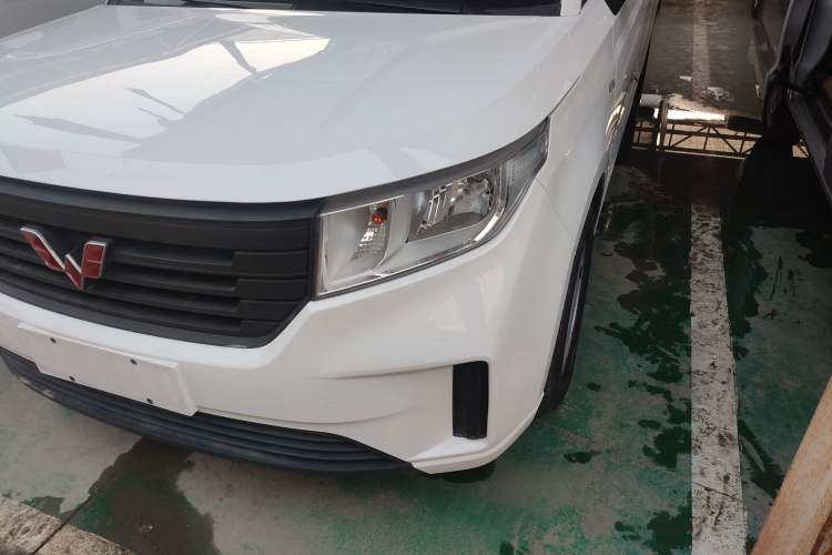 Used Wuling Hongguang PLUS 2020 1.5L Manual Standard Edition 5 Seats
