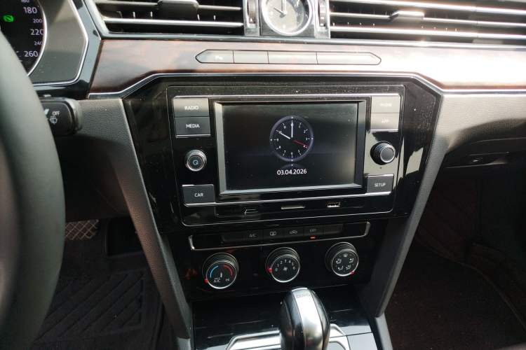 Used Volkswagen Magotan 2019 330TSI DSG Leading Model China VI Standard Audio And AC Panel