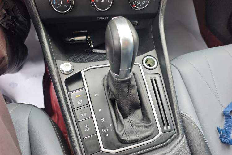 Used Volkswagen Lavida 2024 1.5L Automatic 5 Million Edition Gear Lever