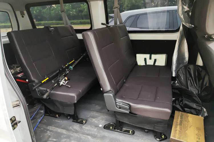 Used Chana Ruixing EM80 2025 Passenger Version Comfort Edition 6-Seater 300 km Dual-Swing Doors