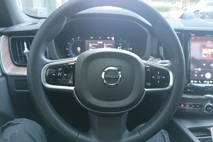 Used Volvo XC60 New Energy 2025 Plug-in Hybrid Long-Range All-Wheel Drive Smart Luxury Edition
