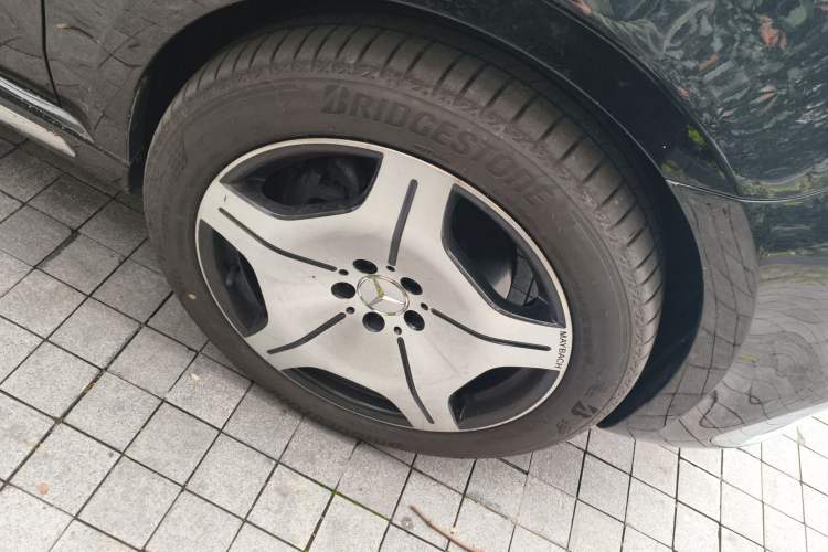 Used Mercedes-Benz V-Class 2020 V 260 Avantgarde Edition Right Front Wheel Hub