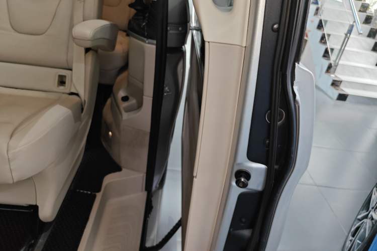 Used Mercedes-Benz V-Class 2018 V 260 Avantgarde Edition China VI