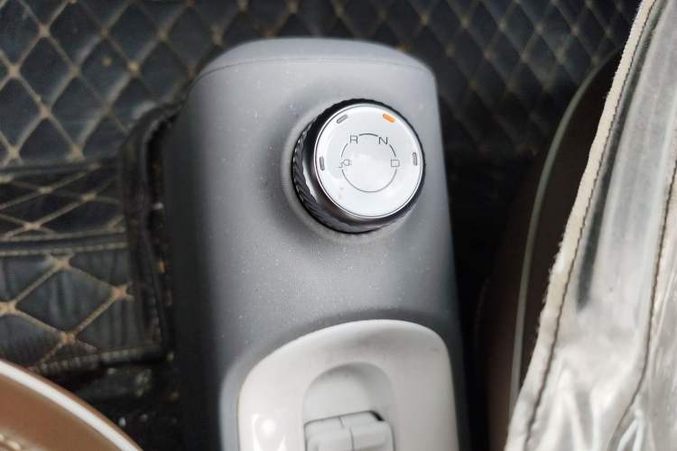 Used Wuling Hongguang MINIEV 2022 GAMEBOY 300km Enthusiast Model with Lithium Iron Phosphate Gear Lever