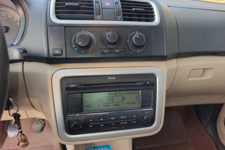 Used Skoda Fabia 2011 1.4L Manual Crystal Edition Audio And AC Panel