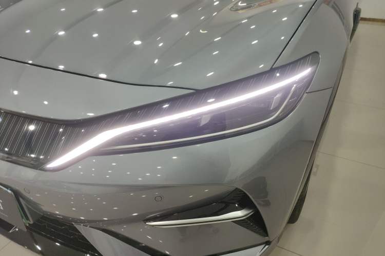 Used BYD Song L EV 2025 Intelligent Driving Version 662 km LiDAR Excellence Edition Left Front Headlight