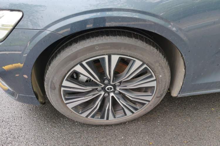 Used Volvo S60 2025 B4 Zhiyuan Luxury Edition Left Front Wheel Hub
