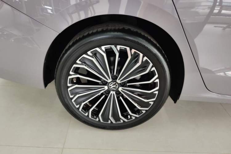 Used Volkswagen Passat 2025 Pro 380TSI Dragon Supreme Edition Exterior 5