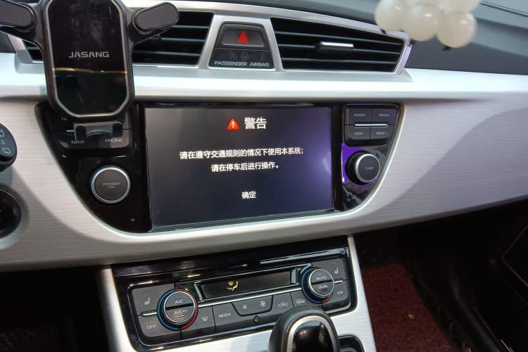 Used Geely Auto Emgrand X7 Sport 2018 1.8TD Automatic Two-Wheel Drive ZhiZun Model with 4G Connectivity Audio And AC Panel