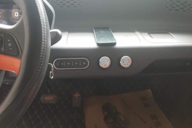 Used Baojun E100 2020 305KM Smart Drive Version Audio And AC Panel