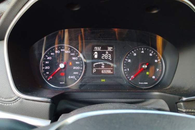 Used Roewe RX5 2016 20T Two-Wheel Drive Automatic Internet Smart Edition