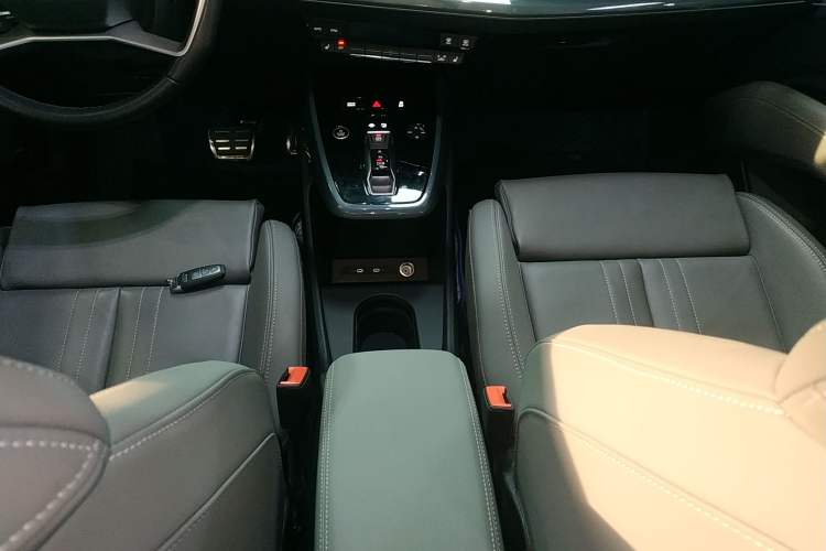 Used Audi Q5 e-tron 2023 40 e-tron Starry Edition Luxury Package Gear Lever