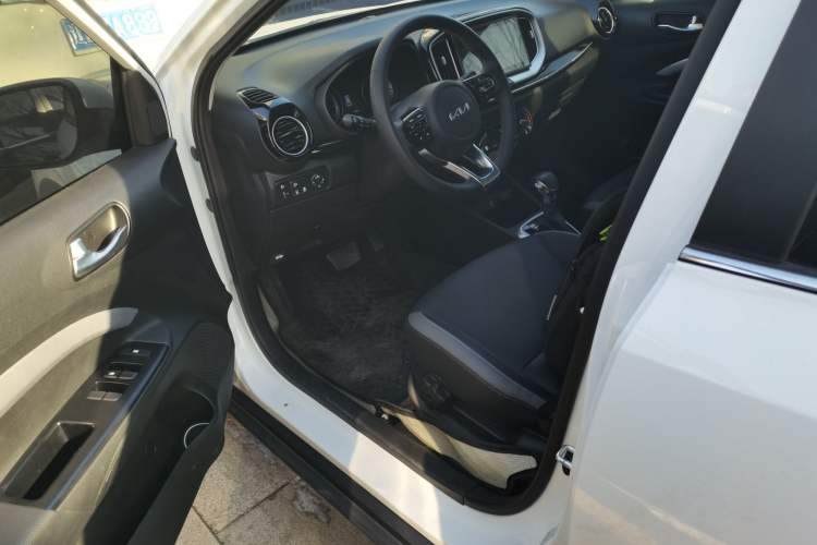 Used Kia kx1 Stonic 2021 1.4L CVT Fun Edition