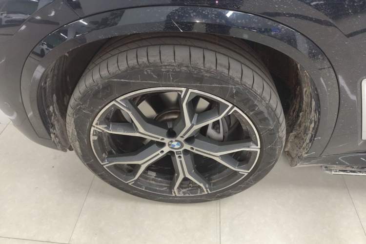 Used BMW X5 2022 Restyled xDrive 40Li M Sport Package Left Front Wheel Hub