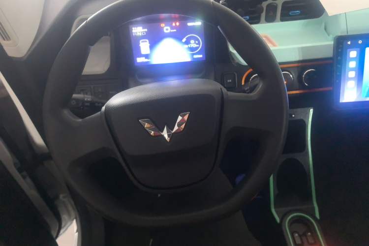 Used Wuling Hongguang MINIEV 2020 Enjoyment Model Lithium Iron Phosphate Steering Wheel