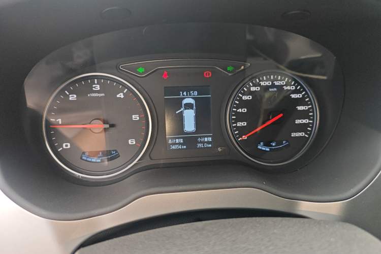 Used JAC Refine M4 2020 2.0 CTI Diesel Manual Jingrui Model China VI Standard Odometer Close Up