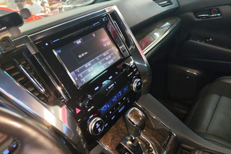 Used Toyota Alphard 2018 Revised Version 3.5L Premium Edition
