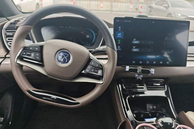 Used BYD Han 2020 EV Long-Range Luxury Model Center Console