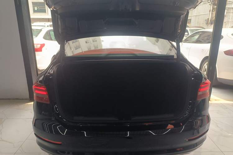 Used Volkswagen Lavida 2019 280TSI DSG Comfort Edition China VI standard Trunk