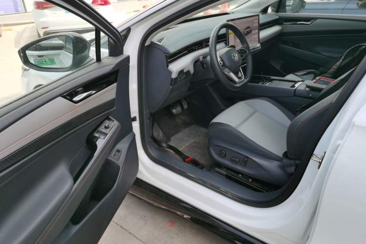 Used Volkswagen ID.7 VIZZION 2024 AIR model Driver Seat