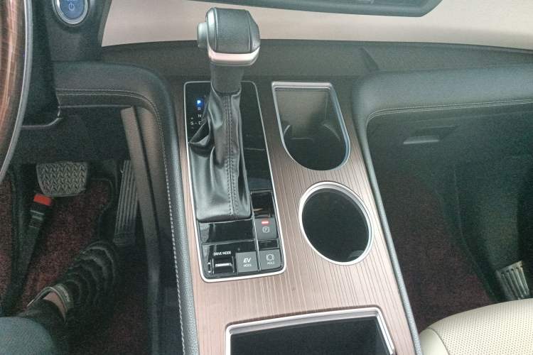 Used Toyota SIENNA 2021 2.5L Hybrid Luxury Edition Gear Lever