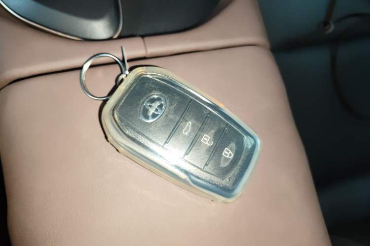 Used Toyota Crown 2023 2.5L SportCross HEV Two-Wheel Drive Prestige Edition
