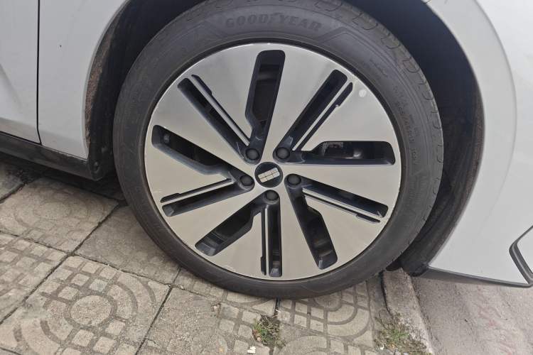 Used Geely Galaxy E8 2024 665 km Range Rear-Drive Starship Long-Range Version
