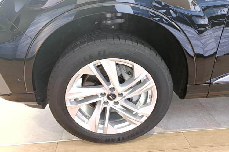 Used Audi Q7 2023 45 TFSI quattro S line Sport model
