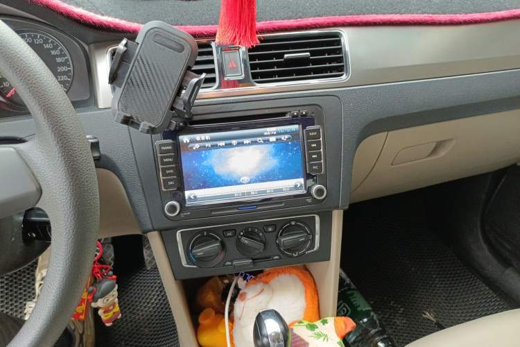 Used Volkswagen Santana 2014 1.6L Automatic 30th Anniversary Edition
