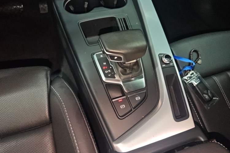 Used Audi A4L 2022 40 TFSI Fashion Dynamic Model Gear Lever