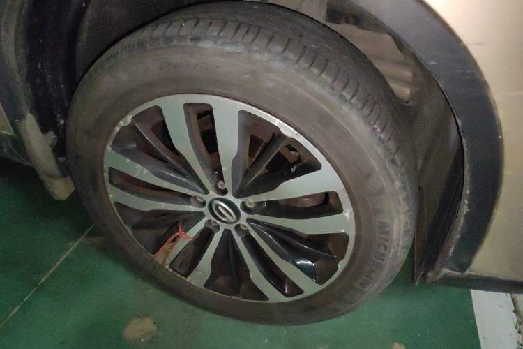 Used GAC Trumpchi GS4 2017 235T Automatic Two-Wheel Drive Luxury Smart Connectivity Version Right Front Wheel Hub