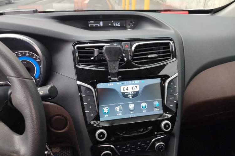 Used Haima V70 2016 2.0L Manual - Enjoyment Version 6 Seats