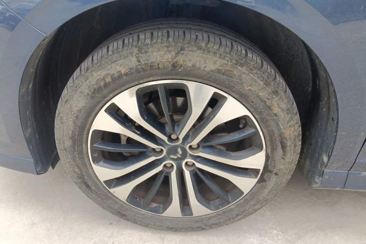 Used Wuling Victory 2020 1.5T CVT Flagship Edition Left Front Wheel Hub